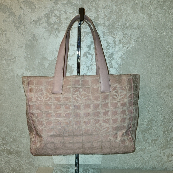 CHANEL Pink Tote Bag With COA - Picture 2 of 11